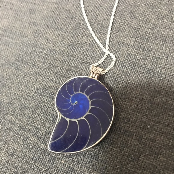 Gorgeous unique shell necklace - Picture 3 of 4
